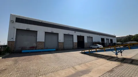 98 Loper Avenue, Spartan has a 1700m² Warehouse Available To Let (43)